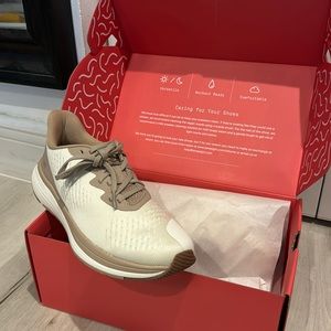 Lane-Eight NWT The Relay Trainer W Sneakers made with recycled Material.